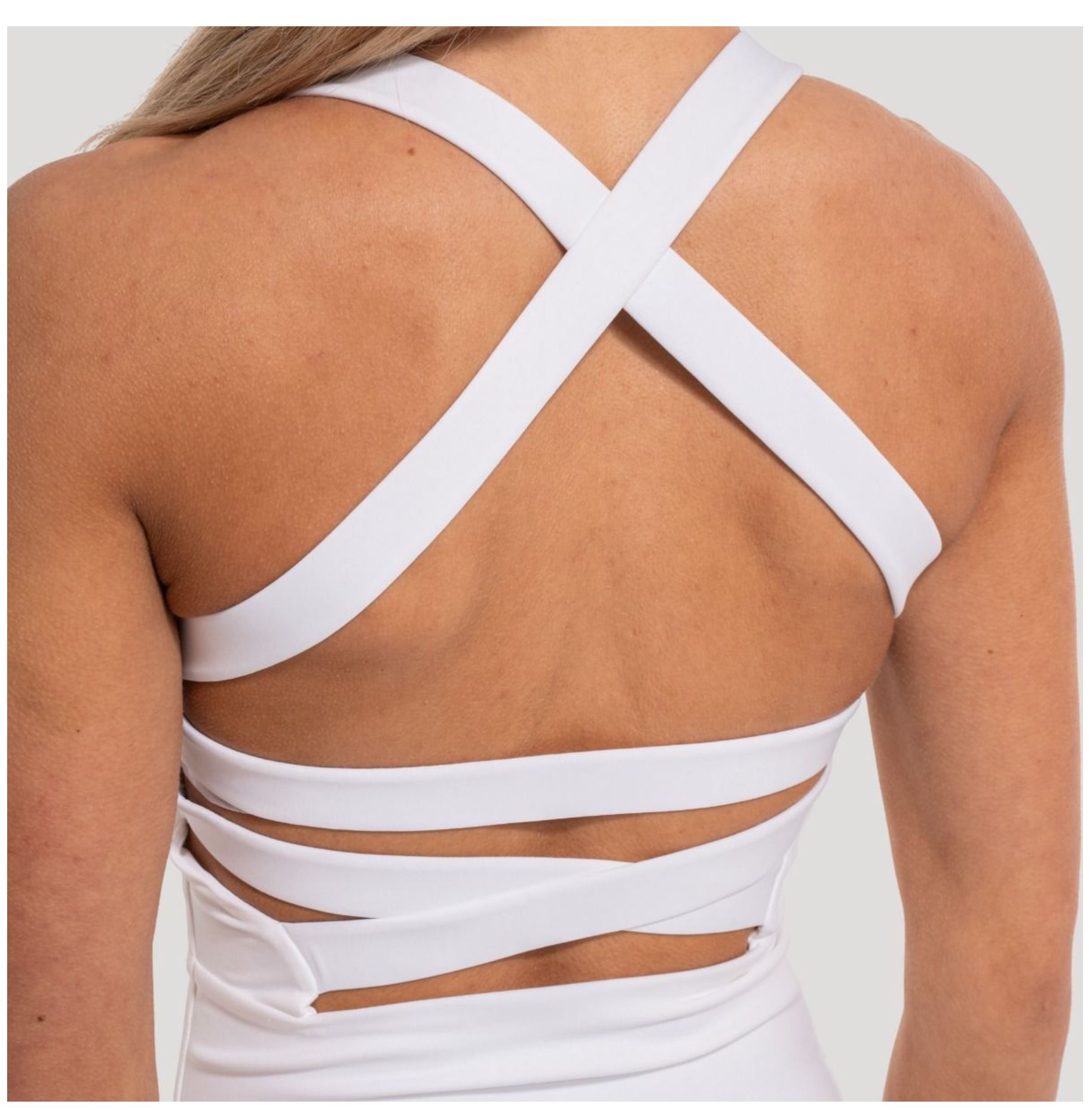 GymBeam Sportbody FLOW in weiß als Bodysuit oder Jumpsuit mit 4-Wege-Stretchtechnologie Sportsuit Gr. S