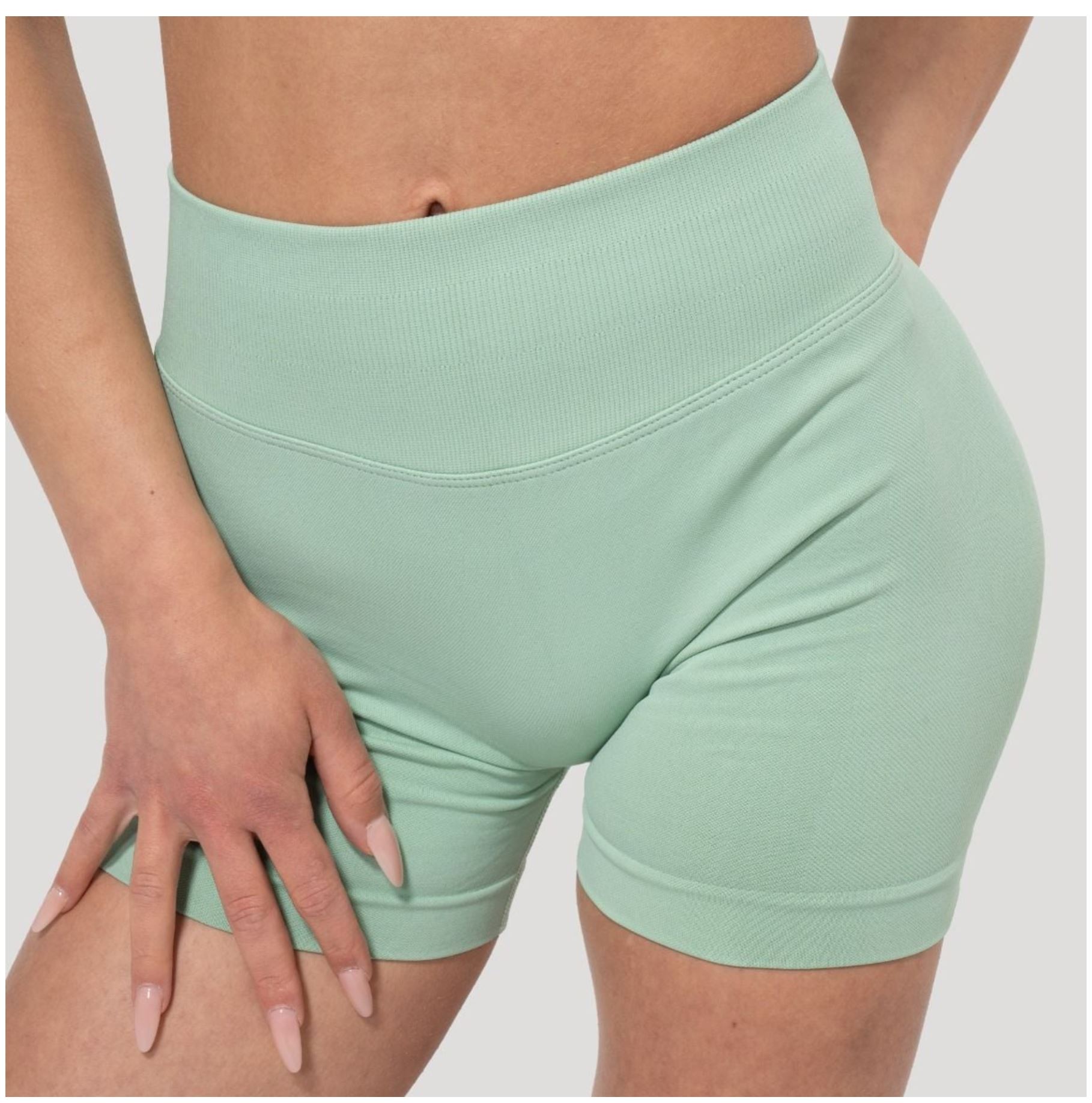 GymBeam LUMA Shorts Sportshorts für Frauen nahtloses Design Scrunchshorts Pistachio Gr. S