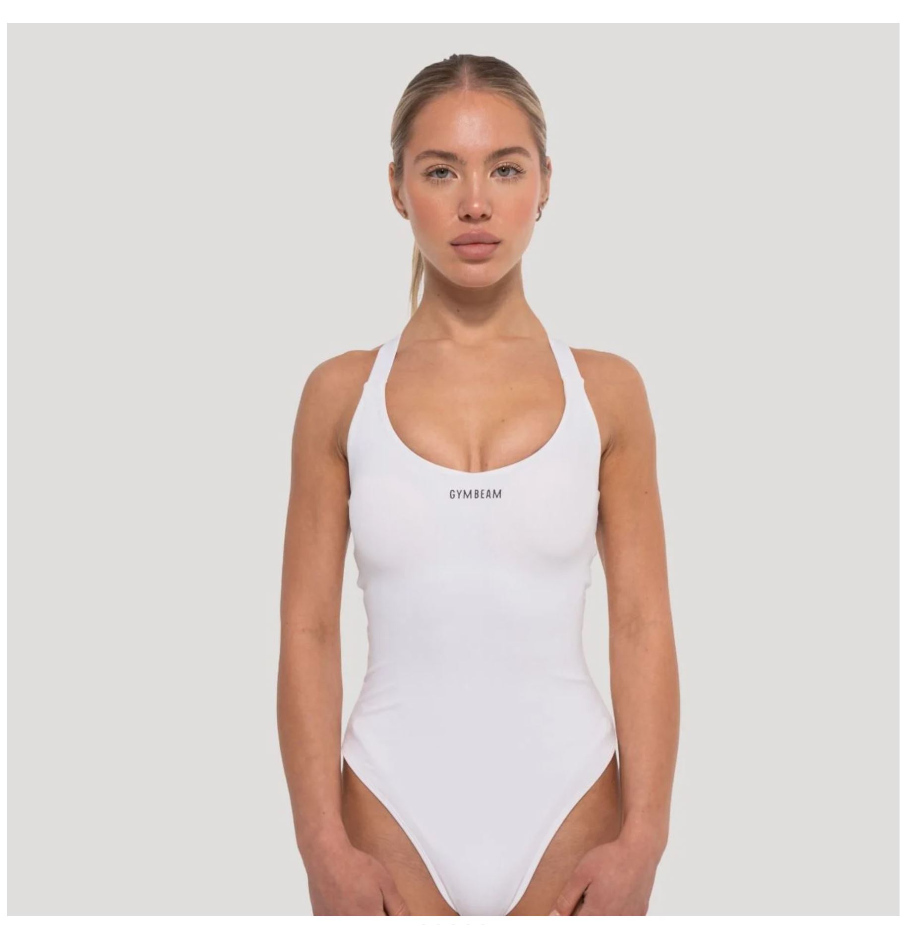 GymBeam Sportbody FLOW in weiß als Bodysuit oder Jumpsuit mit 4-Wege-Stretchtechnologie Sportsuit Gr. S