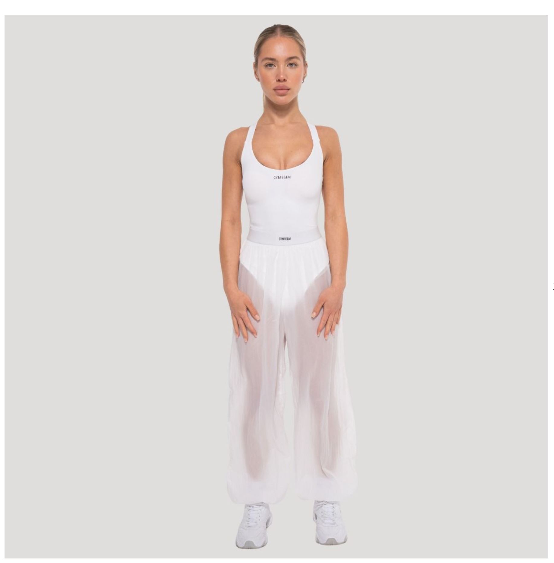 GymBeam FLOW Oversize Damenhose weiß transparentes Design Sporthose luftig locker Gr. S