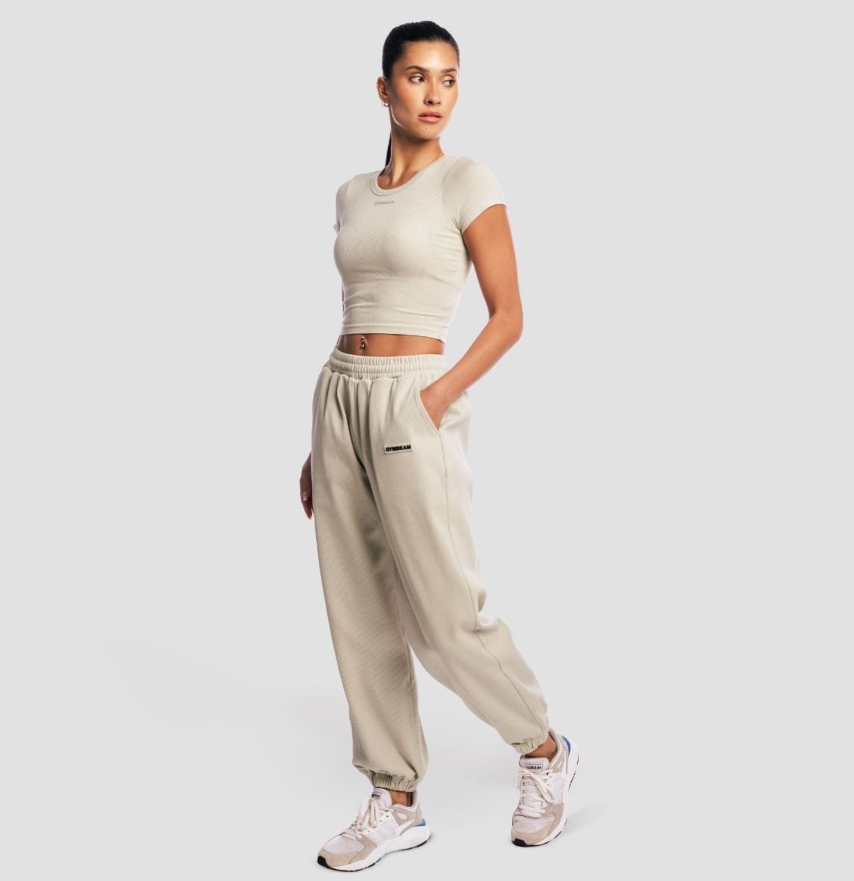 GymBeam Jogginghose AURA Trainingshose oder als Streetwear für Frauen