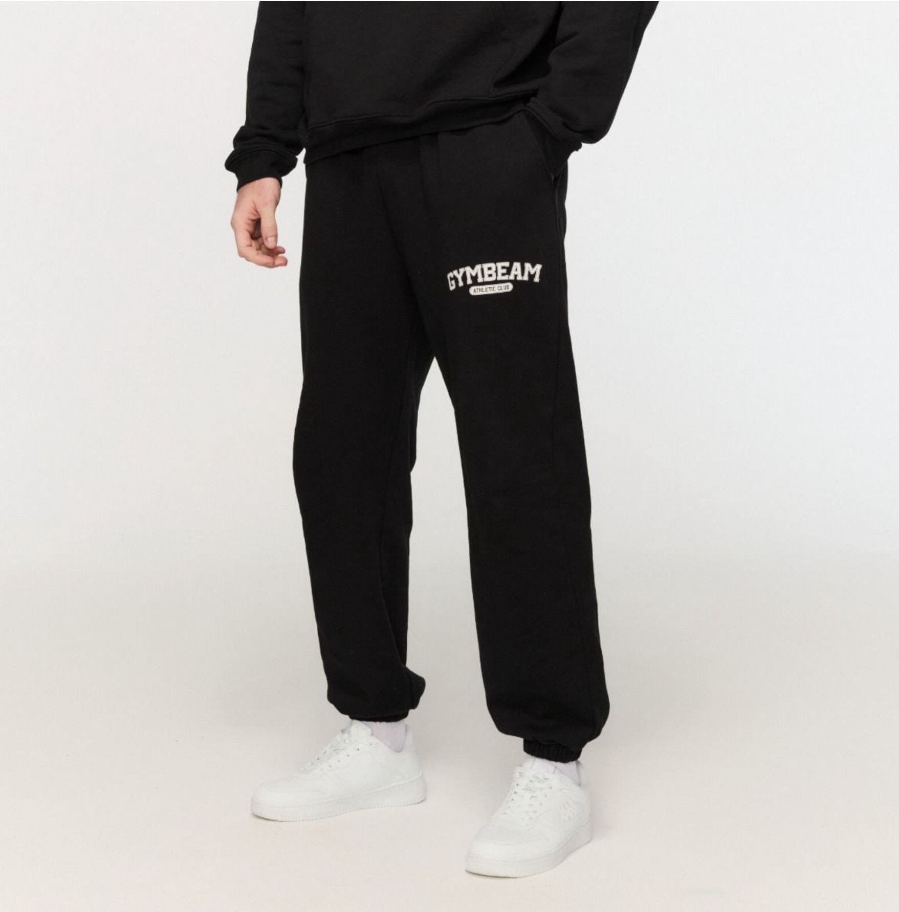 GymBeam VARSITY Sweatpants oversized fit Jogginghose aus 100% Baumwolle