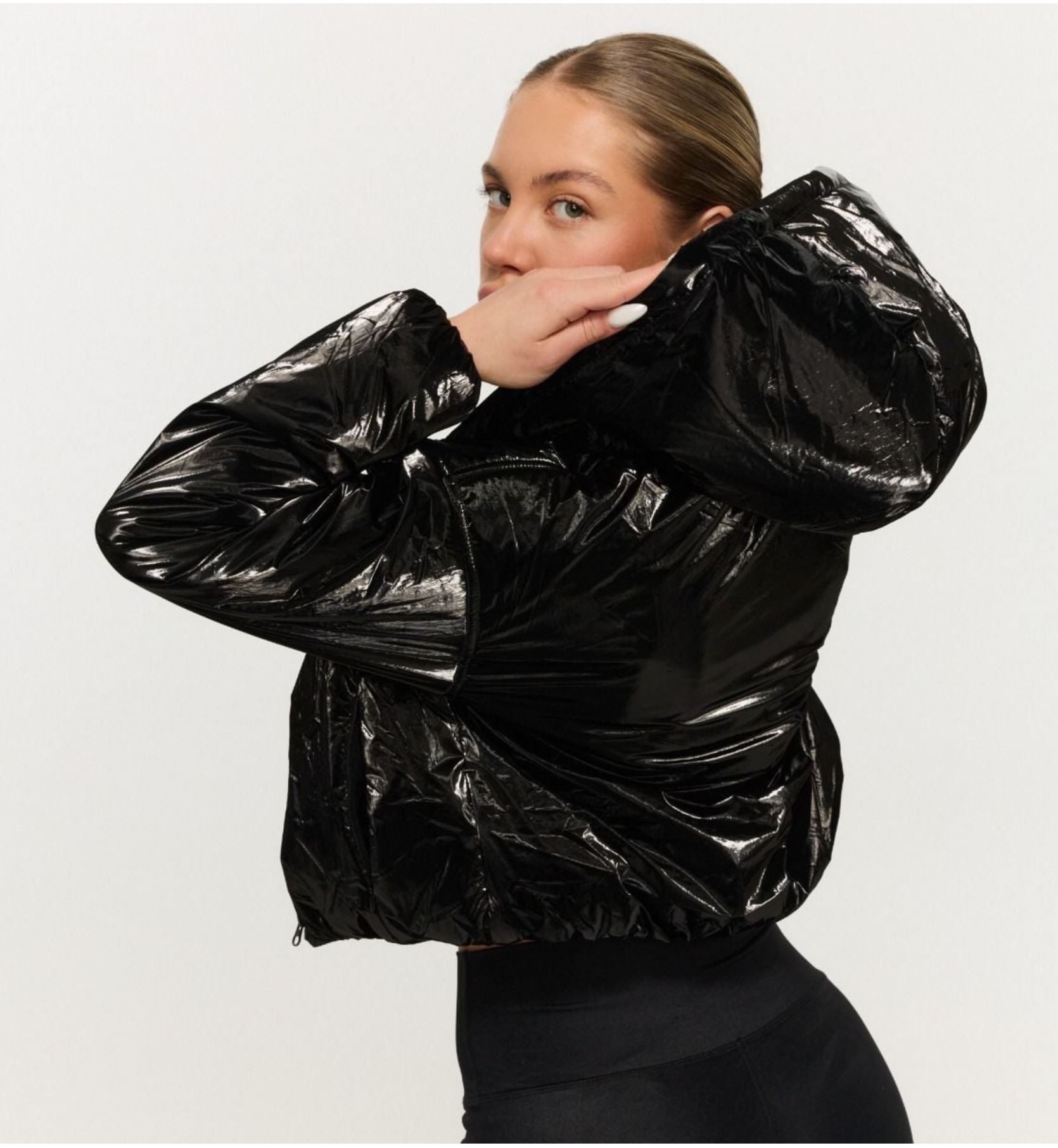 GymBeam PRIME Jacke mit Holo-Effekt & leichtem Fleece-Innenfutter
