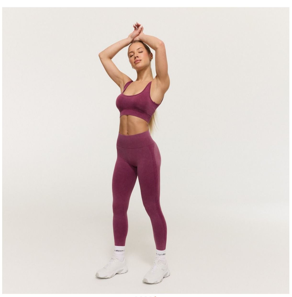 GymBeam LIFT Sport-BH in Plum nahtlos mittlerer Halt Fitness-BH mit Einlagen-Pads Gr. S