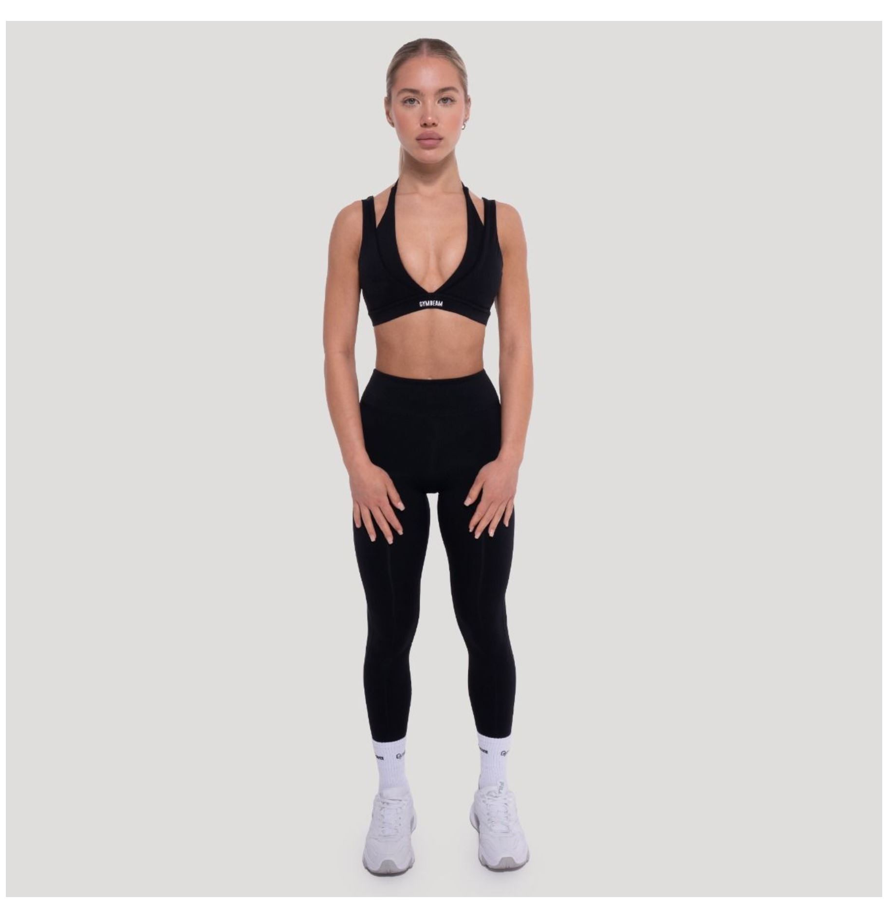 GymBeam Sport-BH FLOW in schwarz zweilagiges Design Fitness-BH mit Stützkraft & V-Ausschnitt Gr. S