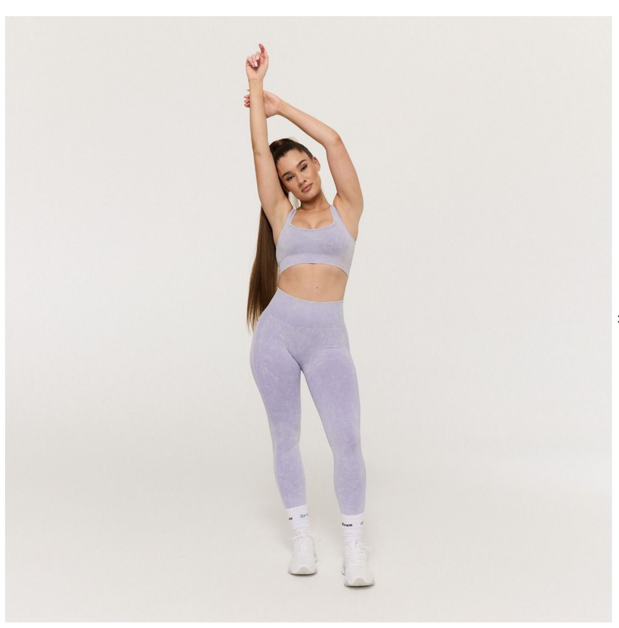 GymBeam LIFT Sport-BH Violet nahtlos mittlerer Halt Fitness-BH mit Einlagen-Pads Gr. XL