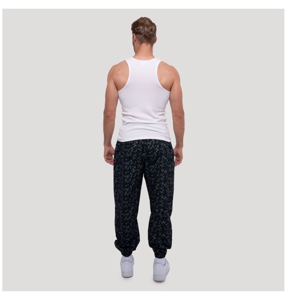GymBeam Jogginghose charcoal Persistence mit Ripstop-Gewebe Bodybuilderhose oversized-Schnitt 100% Baumwolle Gr. S