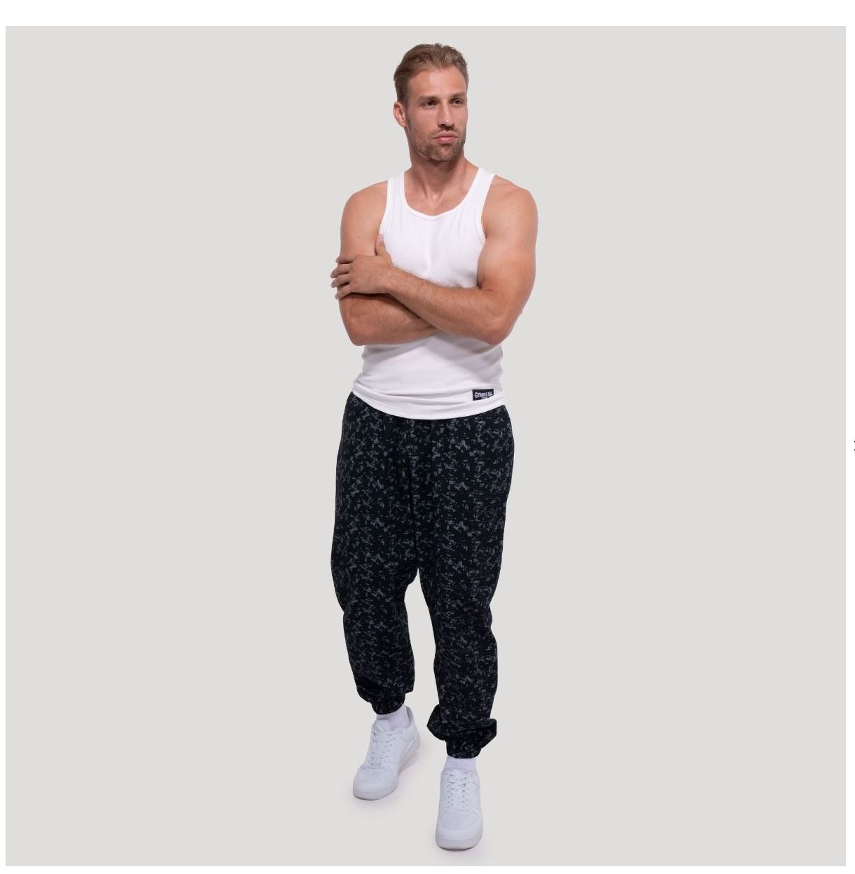 GymBeam Jogginghose charcoal Persistence mit Ripstop-Gewebe Bodybuilderhose oversized-Schnitt 100% Baumwolle Gr. S