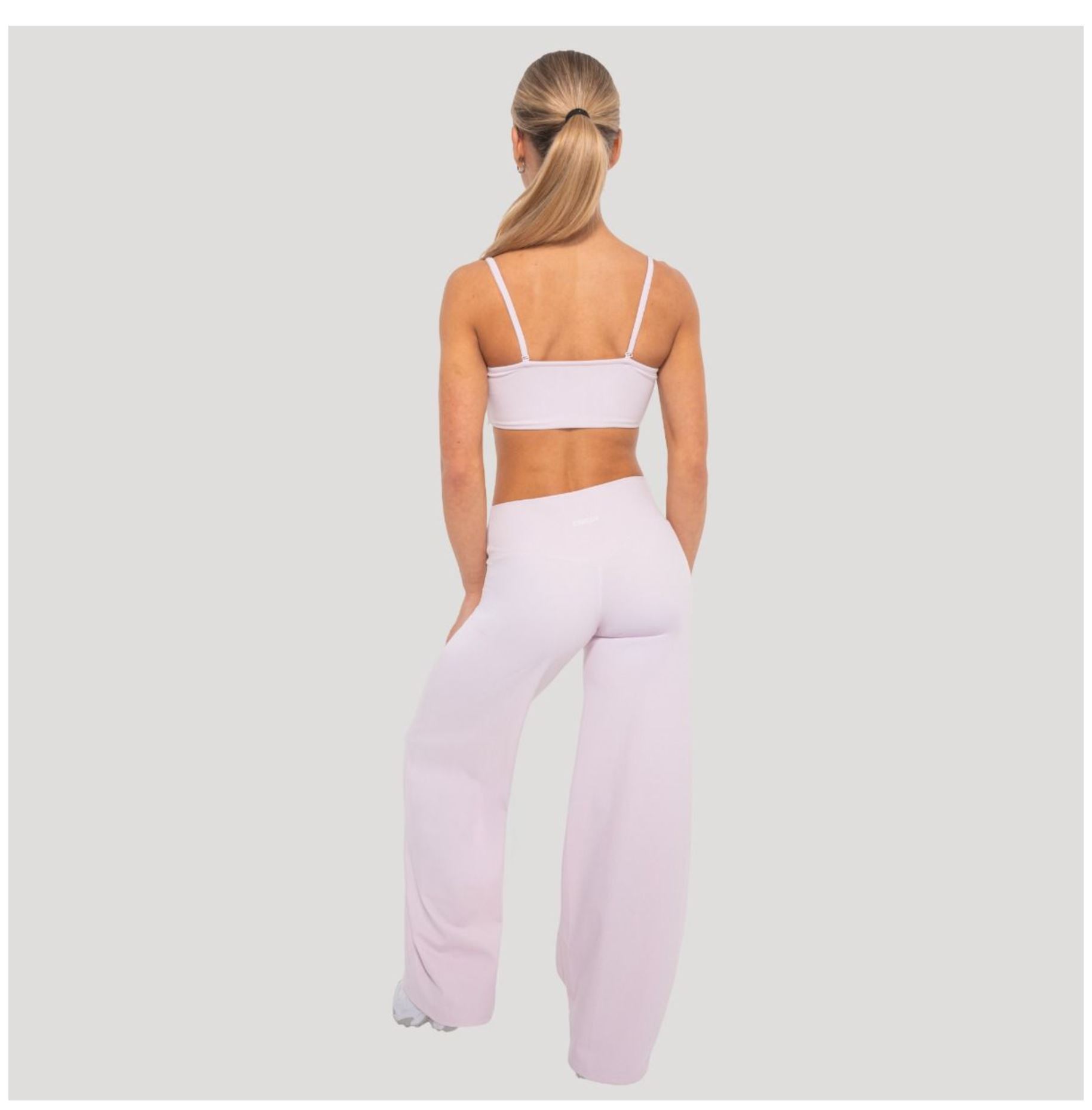 GymBeam Sporthose FLOW Blush für Frauen Straight Pants atmungsaktive Trainingshose mit Strech Gr. L