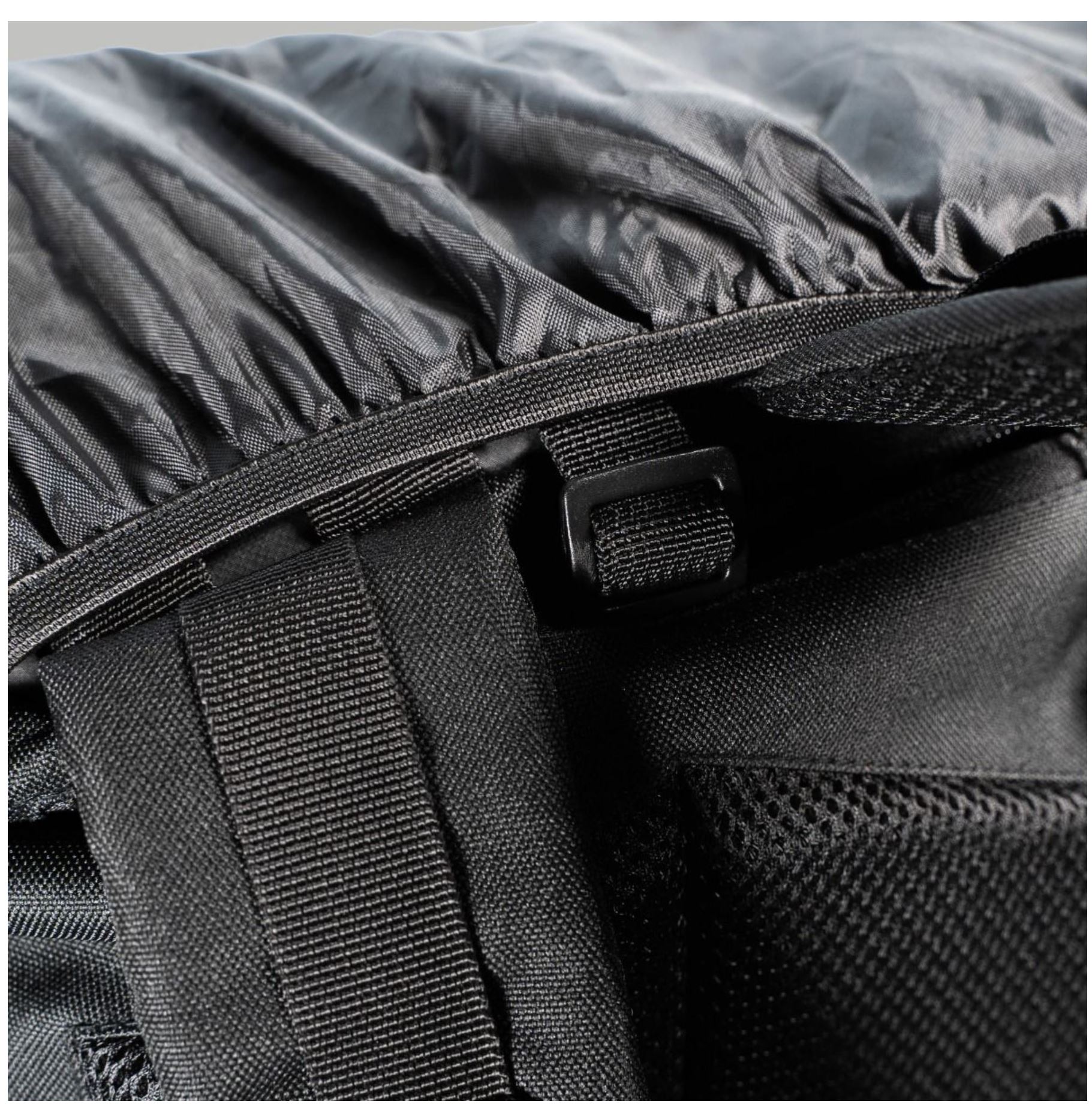 STRIX Rucksack STELLAR mit wasserdichter Hülle Sportrucksack gepolstert & atmungsaktiv