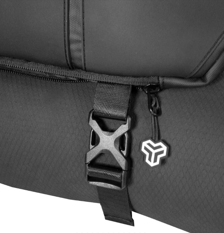 STRIX Sporthandtasche schwarz Essential Daily Bag mit Sportmatten-Befestigungssystem Sporttasche 22 Liter