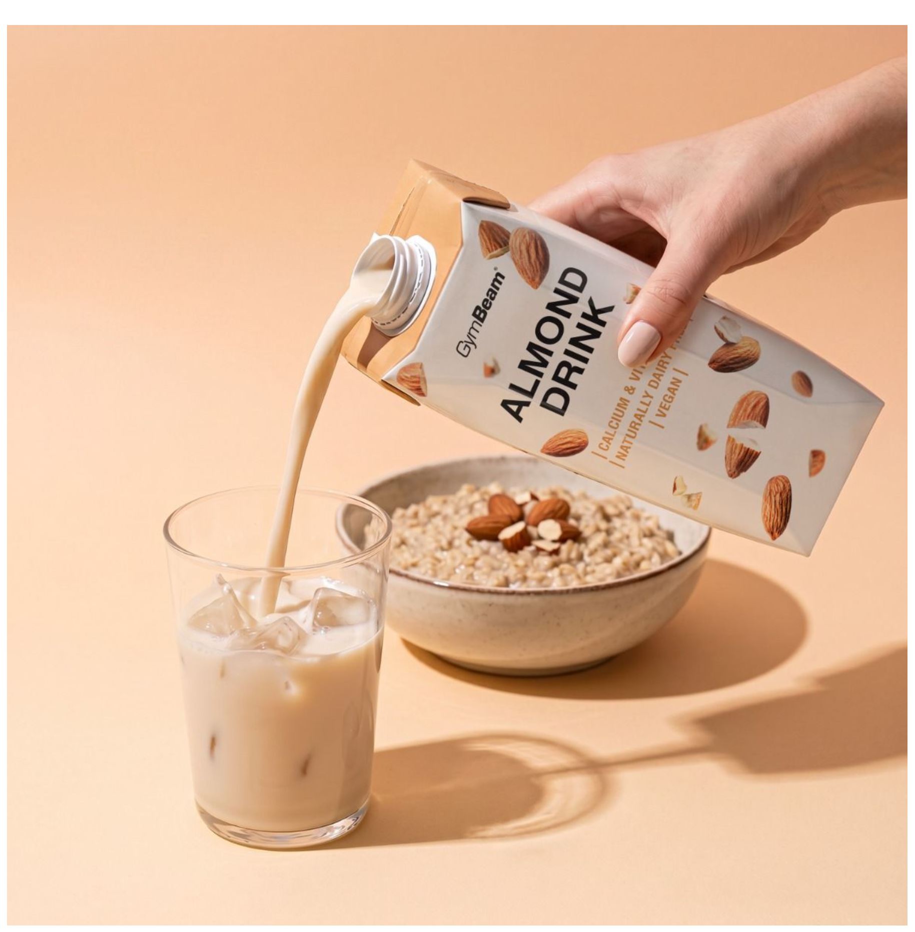 GymBeam Mandelmilch mit Vitamin D3 & Kalzium Mandeldrink Vegan Mandelgetränk 1000 ml