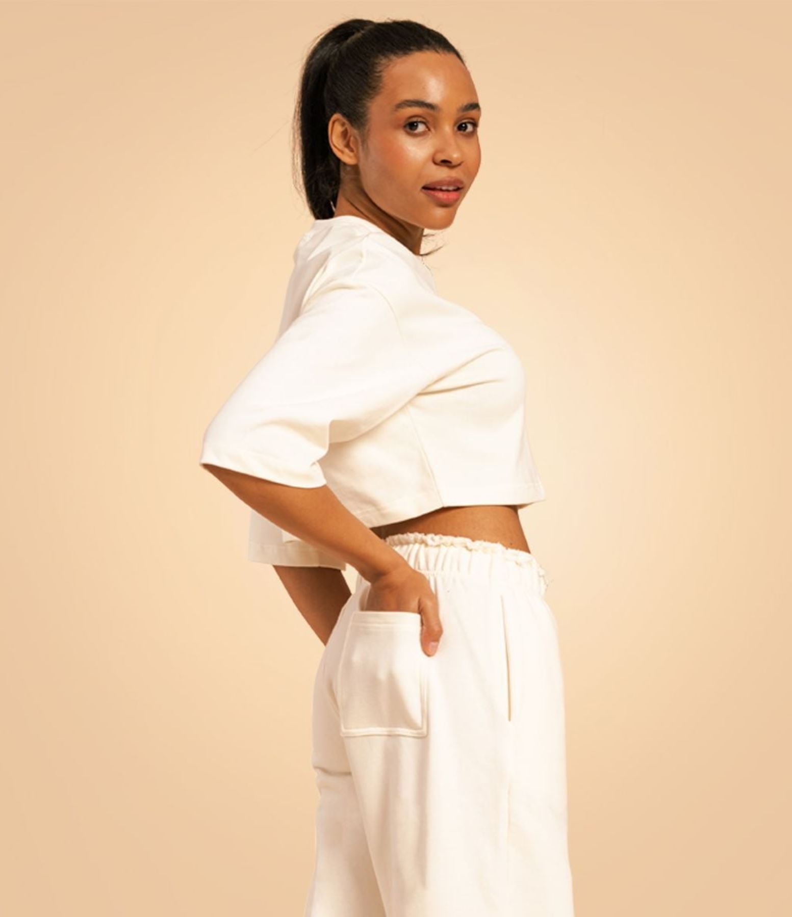 GymBeam SERENITY Jogginghose als Freizeithose mit Paperbag-Bund