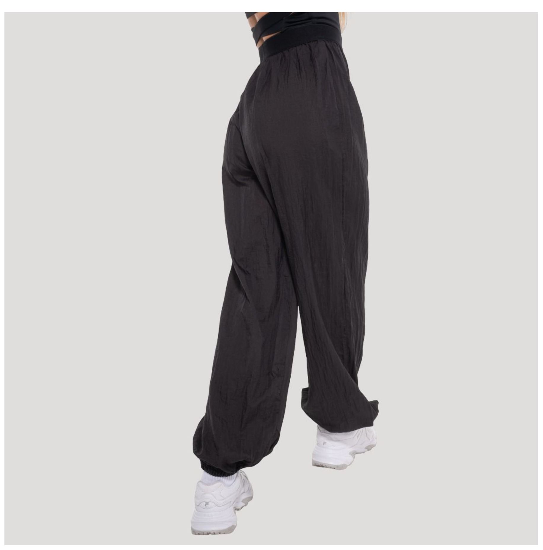 GymBeam FLOW Oversize Damenhose schwarz transparentes Design Sporthose luftig locker Gr. S