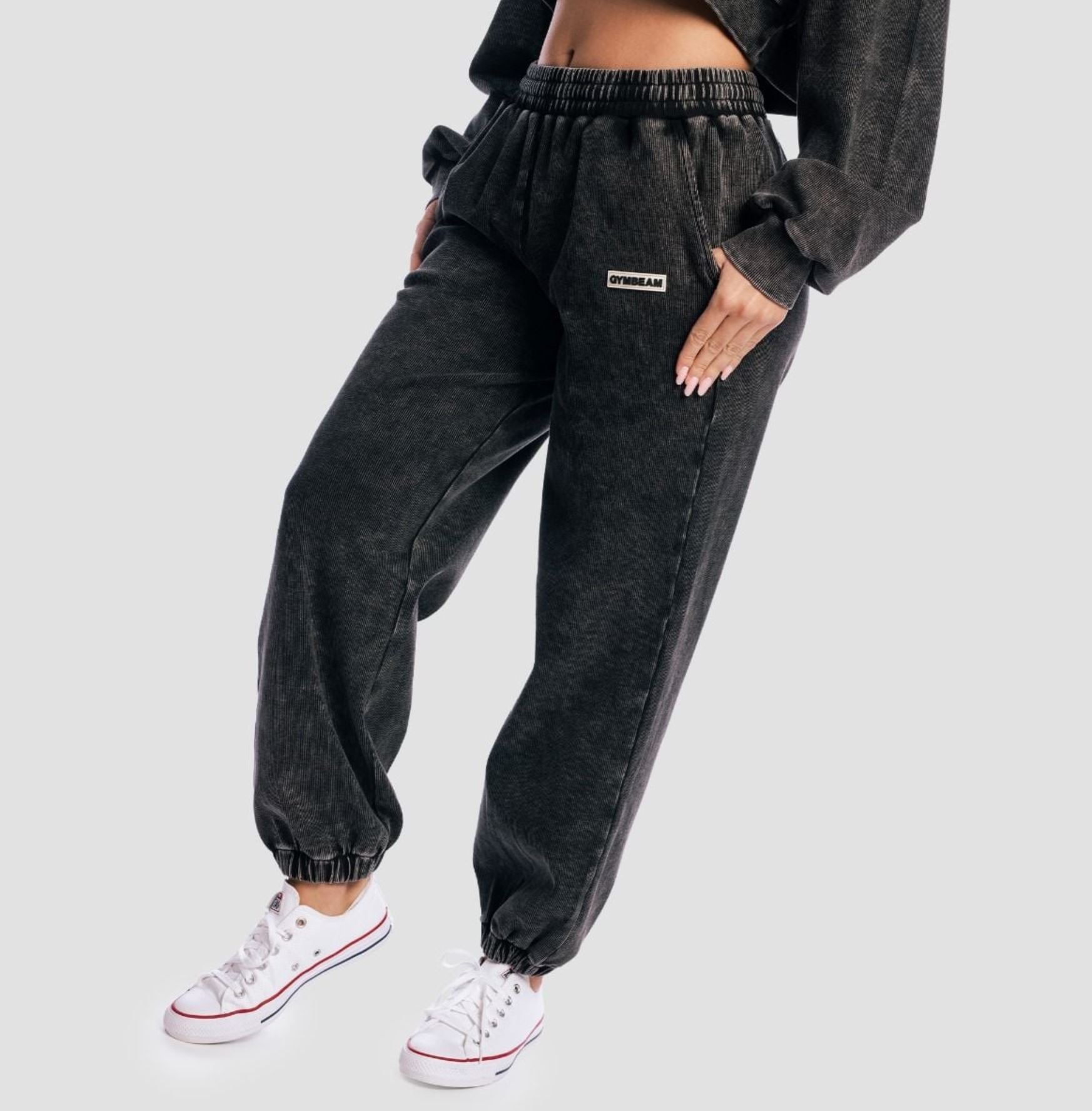 GymBeam Jogginghose AURA Trainingshose oder als Streetwear für Frauen