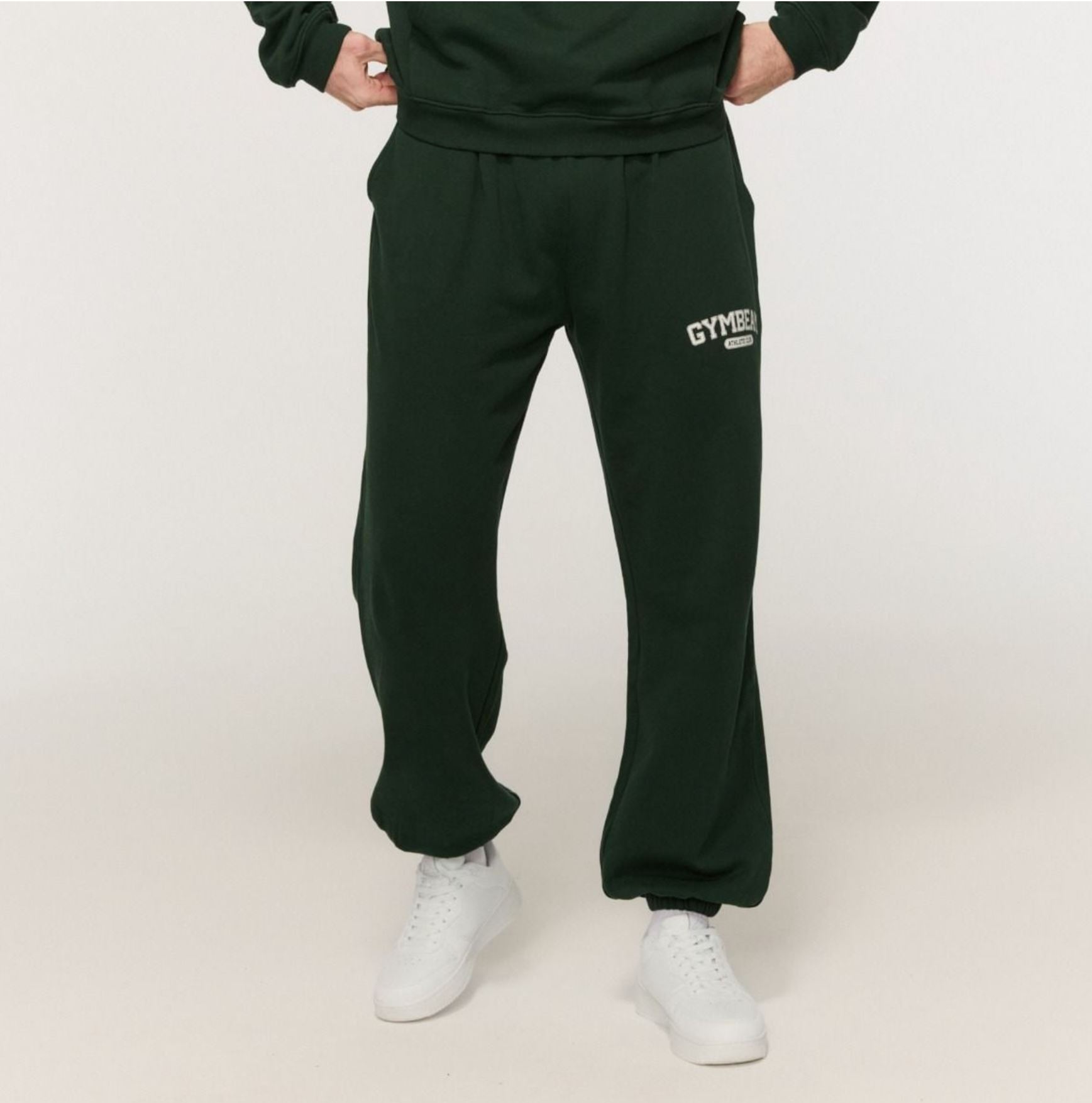 GymBeam VARSITY Sweatpants oversized fit Jogginghose aus 100% Baumwolle