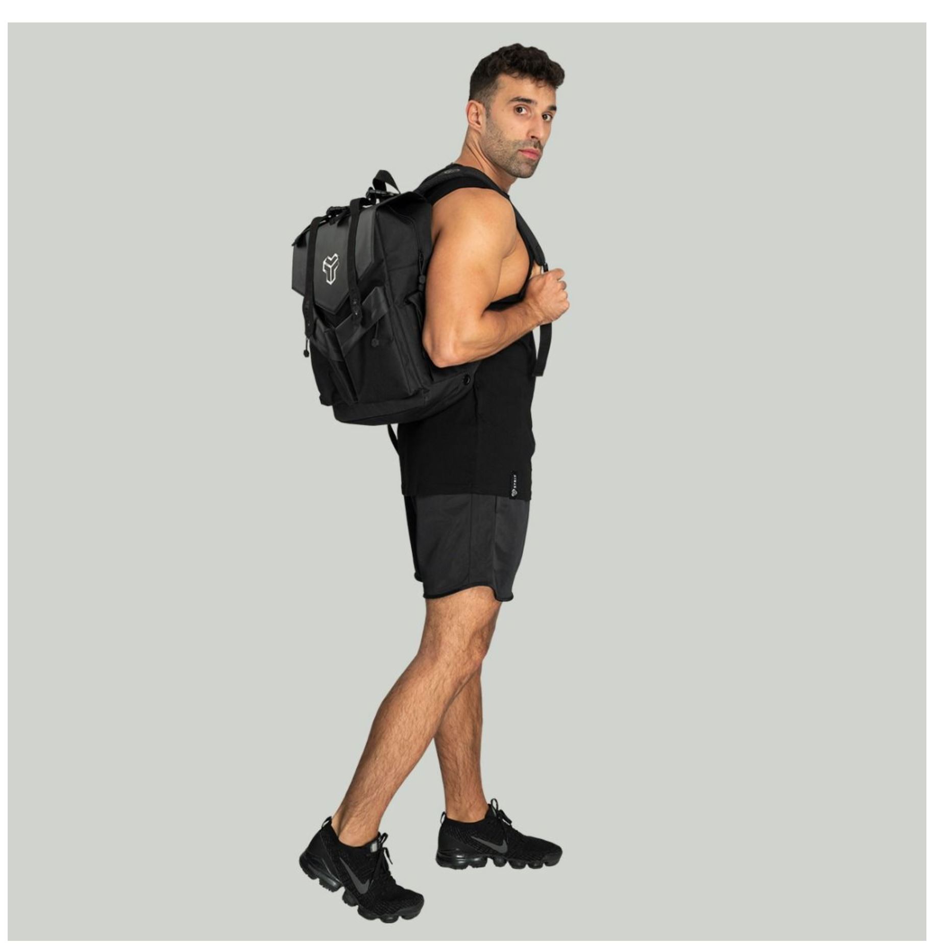 STRIX Rucksack STELLAR mit wasserdichter Hülle Sportrucksack gepolstert & atmungsaktiv