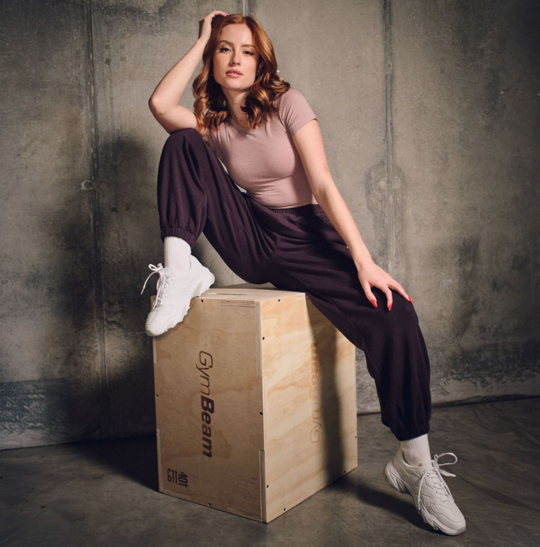 GymBeam Jogginghose AURA Trainingshose oder als Streetwear für Frauen