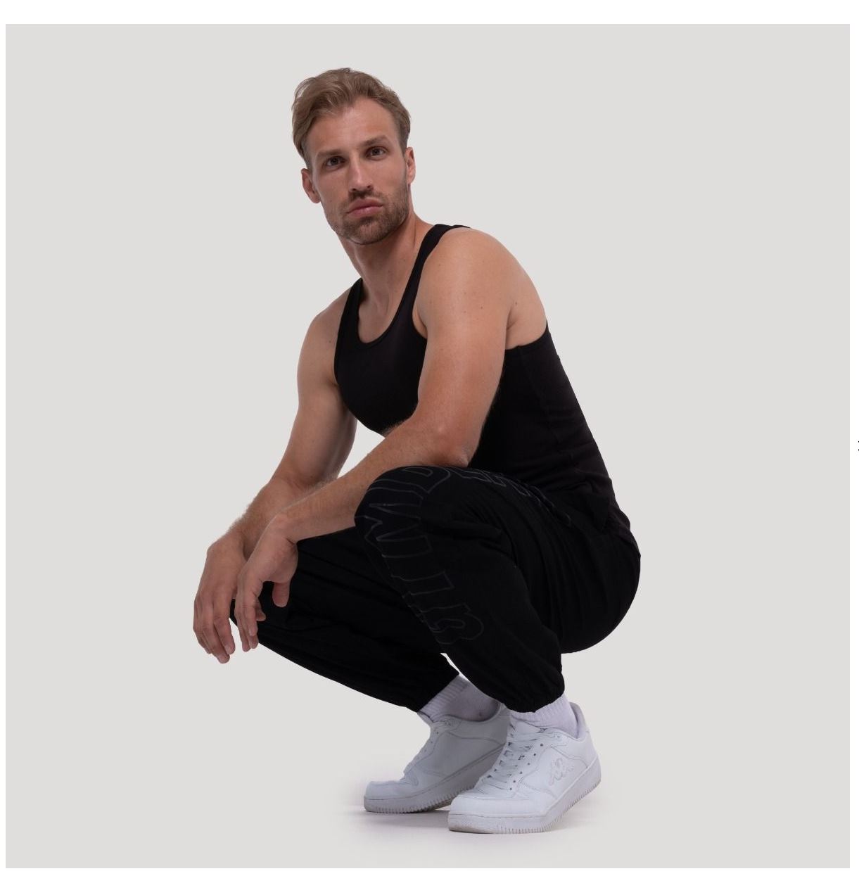 GymBeam Jogginghose schwarz Persistence mit Ripstop-Gewebe Bodybuilderhose oversized-Schnitt 100% Baumwolle Gr. S