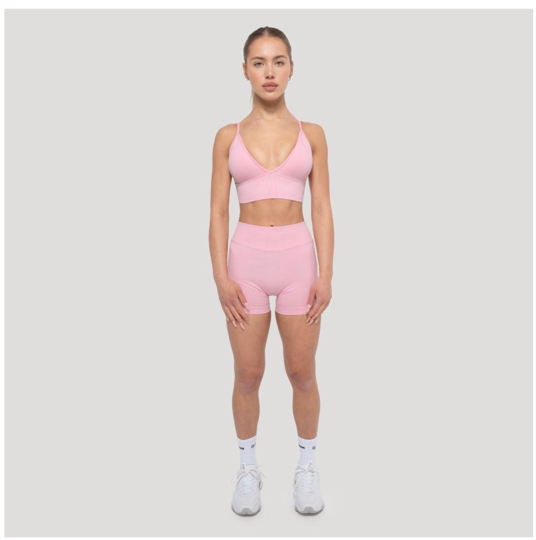 GymBeam LUMA Shorts Sportshorts für Frauen nahtloses Design Scrunchshorts Baby-Pink Gr. S