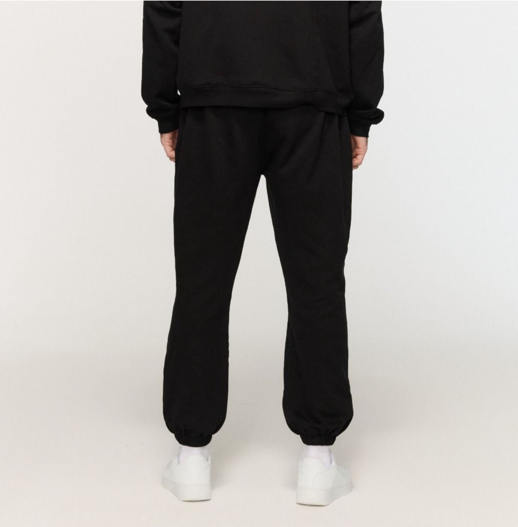 GymBeam VARSITY Sweatpants oversized fit Jogginghose aus 100% Baumwolle